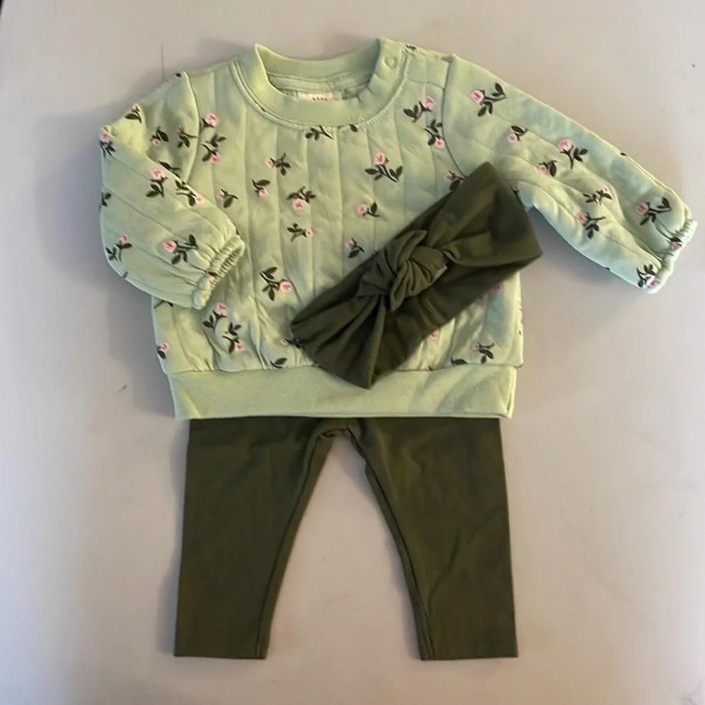 NWOT Flower and olive set with headband- 187